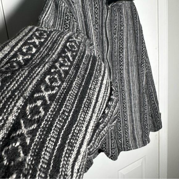 Kathmandu Imports, Black and Whjte Tribal, Heavy Winter Coat, Unisex - Picture 2 of 11